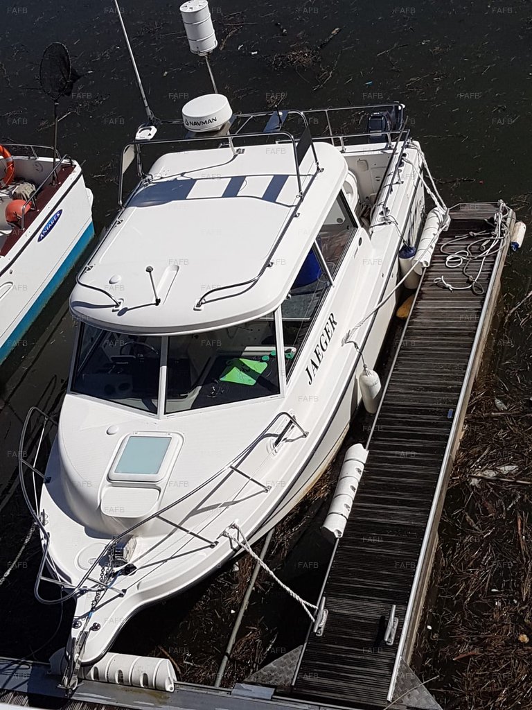 TROPHY 2359 FAST FISHER PLUS DIVE PLATFORM AND BOARDING LADDER